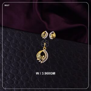 Stylish Leaf Curve Gold Pendant Set with Stud Earrings