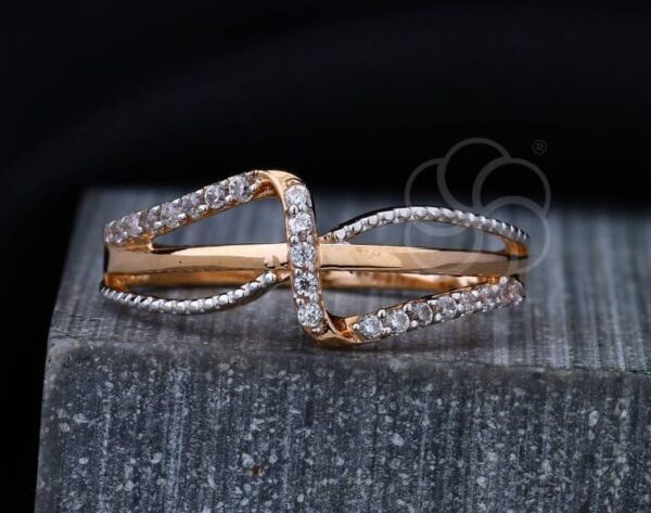 Stylish Women's Ring in 18K Rose Gold