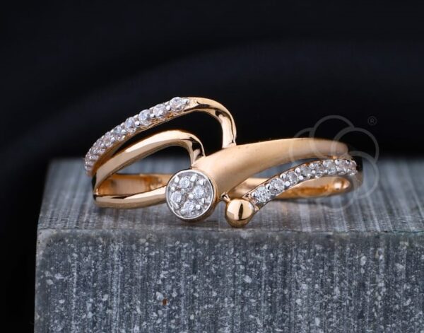 Stylish Women's Ring in 18K Rose Gold