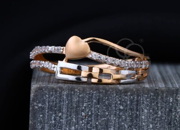 Stylish Women's Ring in 18K Rose Gold