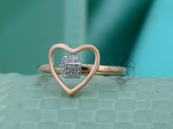 Graceful Women’s Ring in 18K Rose Gold