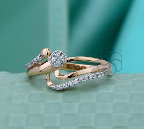 Graceful Women’s Ring in 18K Rose Gold