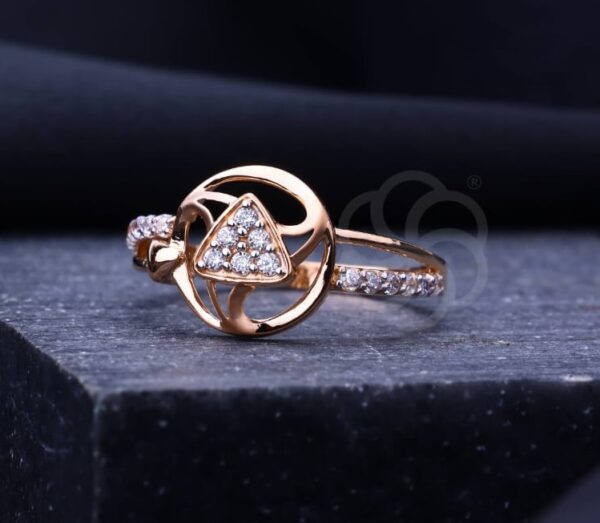 Stylish Women's 18K Rose Gold Ring