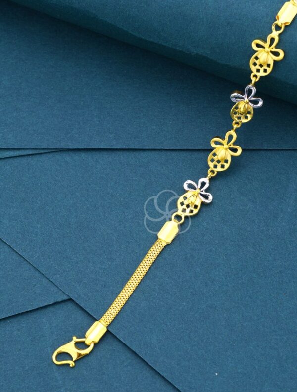 Fashionable Women’s Bracelet in Rose Gold