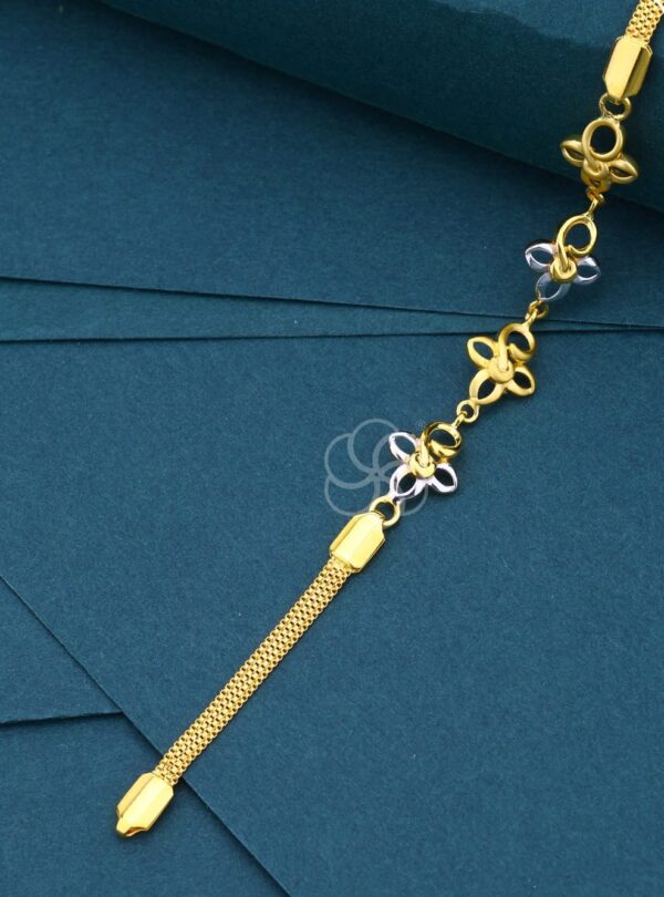 Eye-Catching 18K Rose Gold Bracelet for Women