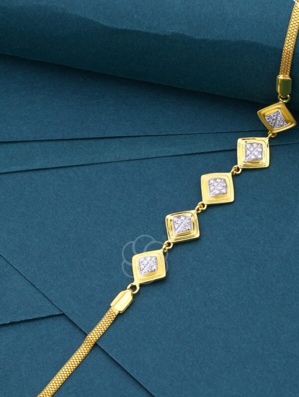 Stylish 18K Rose Gold Charm Bracelet For Women's