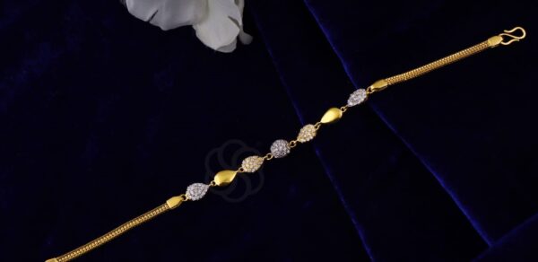 Romantic Heart Design Bracelet in 18K Rose Gold