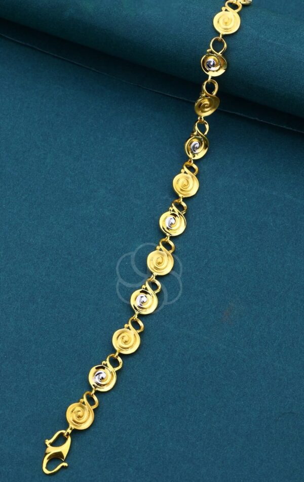 Feminine & Trendy 18K Rose Gold Bracelet for Women