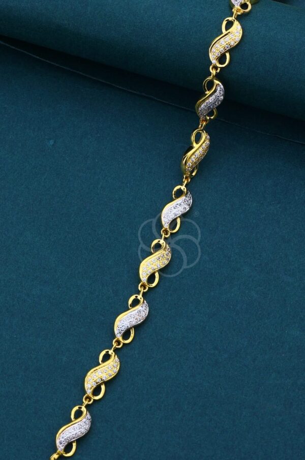 Modern 18K Rose Gold Women’s Bracelet