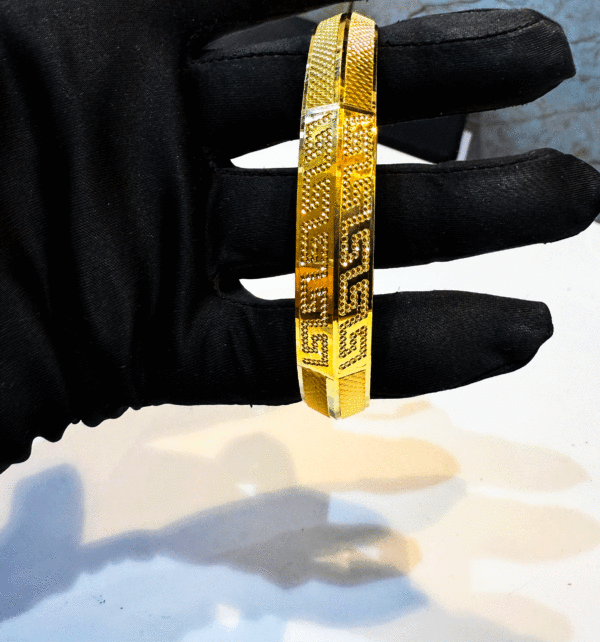 Stylish Lightweight 22K Pure Gold Bangle