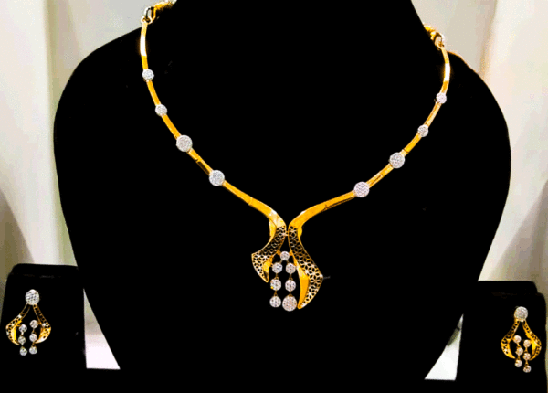 Beautifully Rose Gold Necklace For Women's